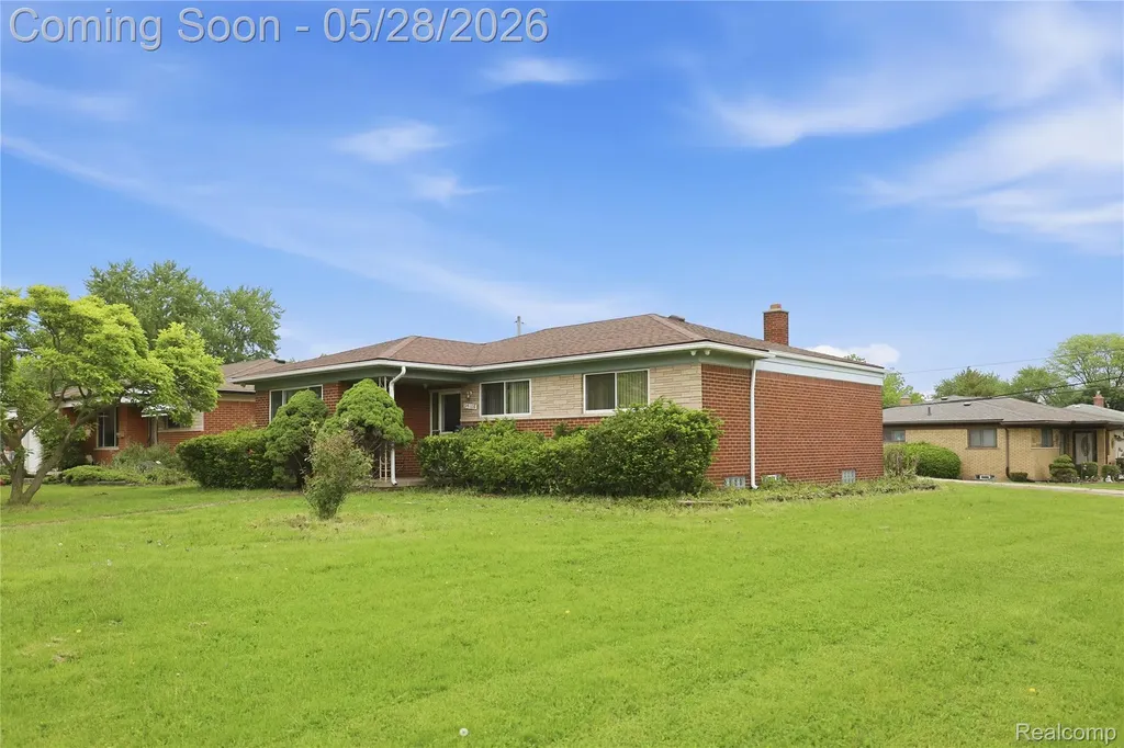 29108 Dover Avenue Warren City MI 48088