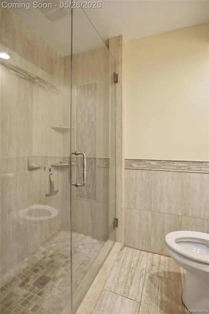 29108 Dover Avenue Warren City MI 48088