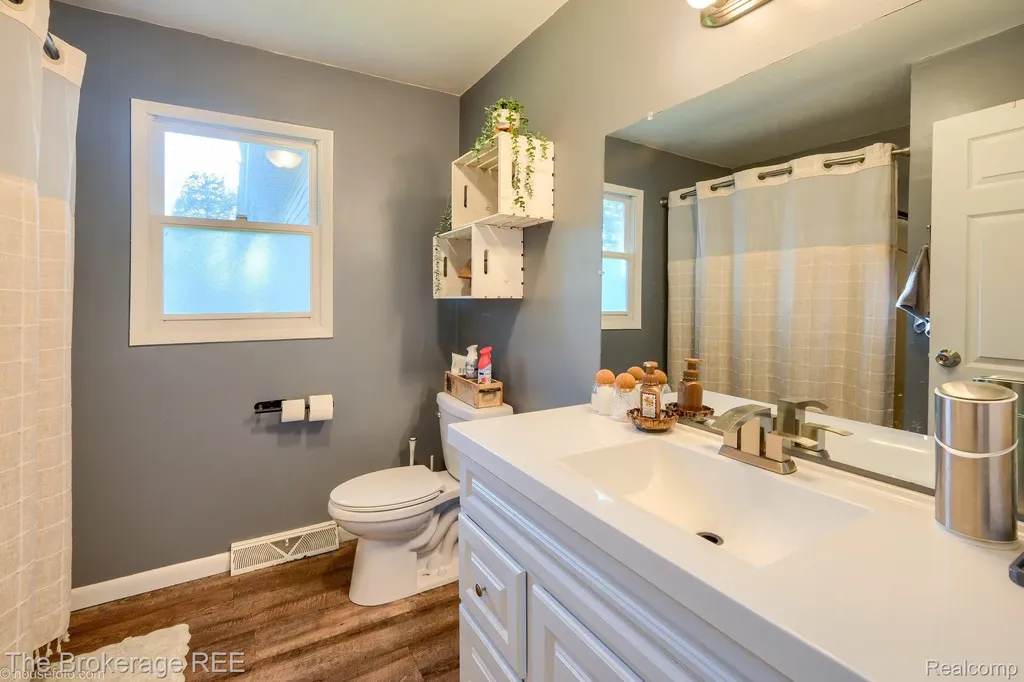 6288 Porter Road Grand Blanc Charter Township MI 48439