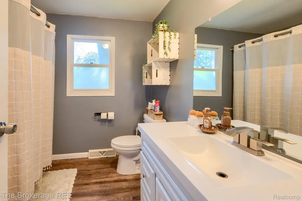 6288 Porter Road Grand Blanc Charter Township MI 48439