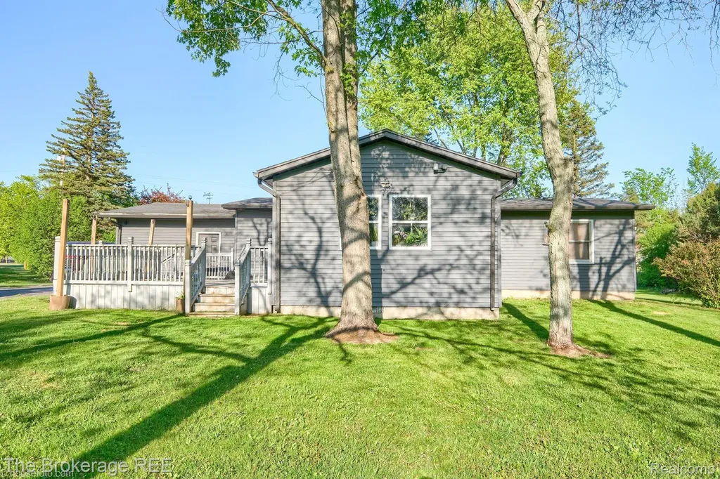 6288 Porter Road Grand Blanc Charter Township MI 48439