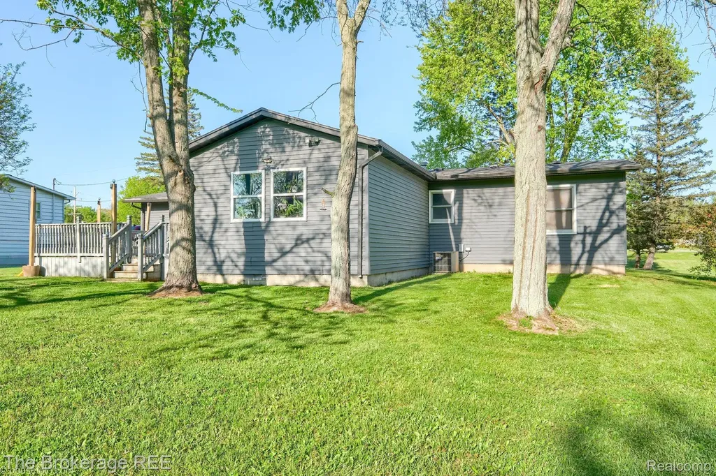6288 Porter Road Grand Blanc Charter Township MI 48439