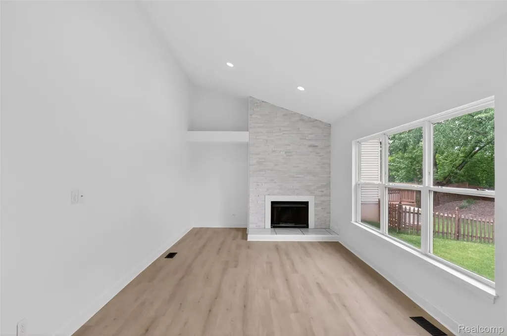 3457 Ashburnam Ann Arbor City MI 48105