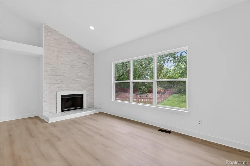 3457 Ashburnam Ann Arbor City MI 48105