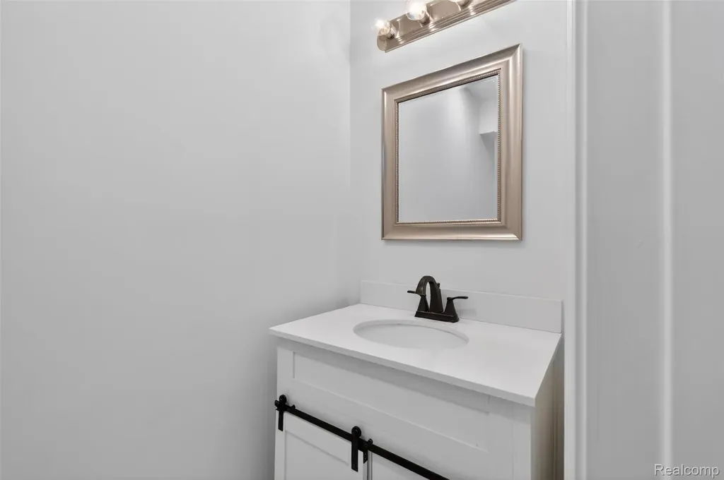 3457 Ashburnam Ann Arbor City MI 48105