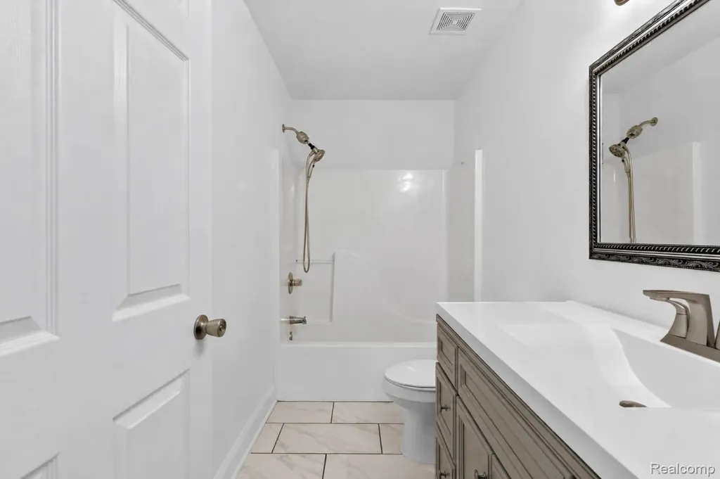 3457 Ashburnam Ann Arbor City MI 48105