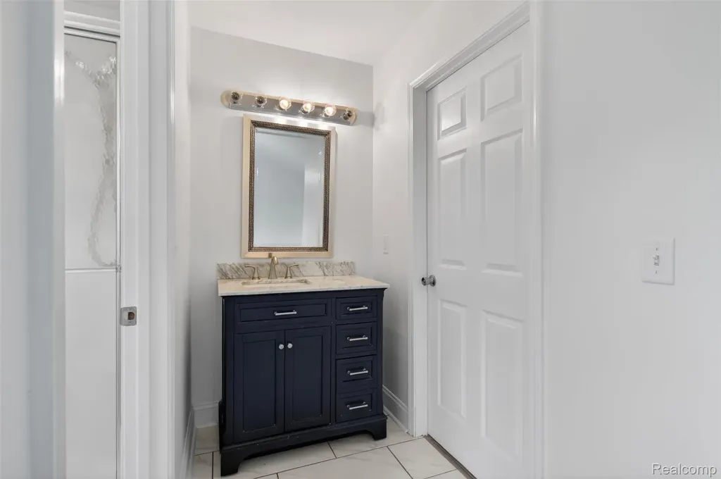 3457 Ashburnam Ann Arbor City MI 48105