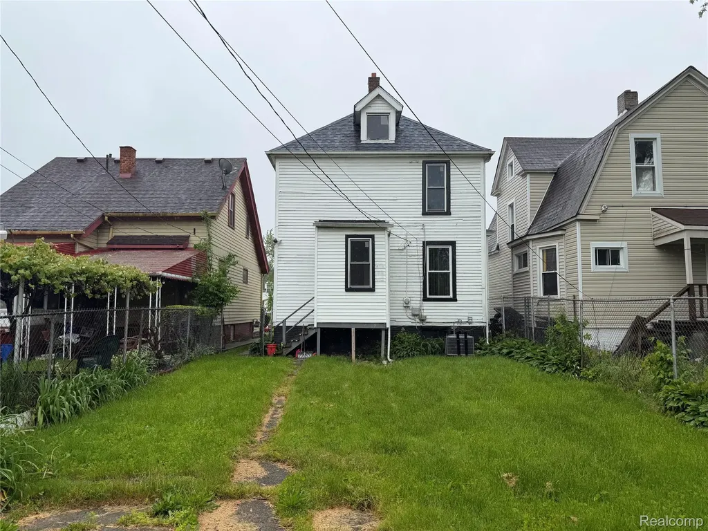 7743 E Canfield Street Detroit City MI 48214