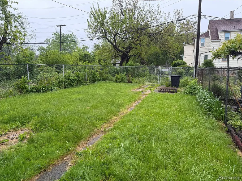 7743 E Canfield Street Detroit City MI 48214