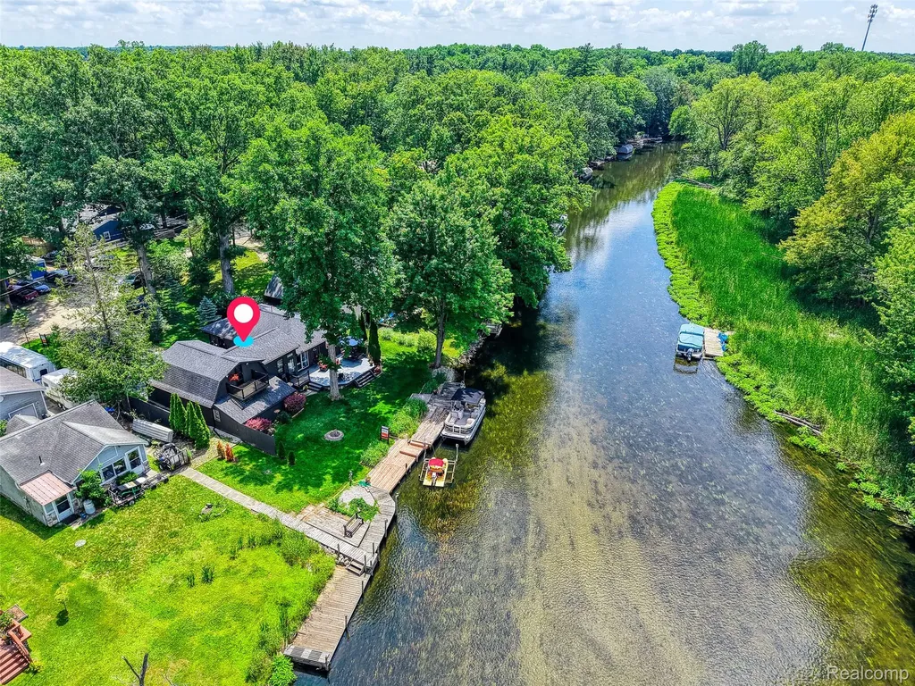 6415 Riverdale Road Hamburg Township MI 48189