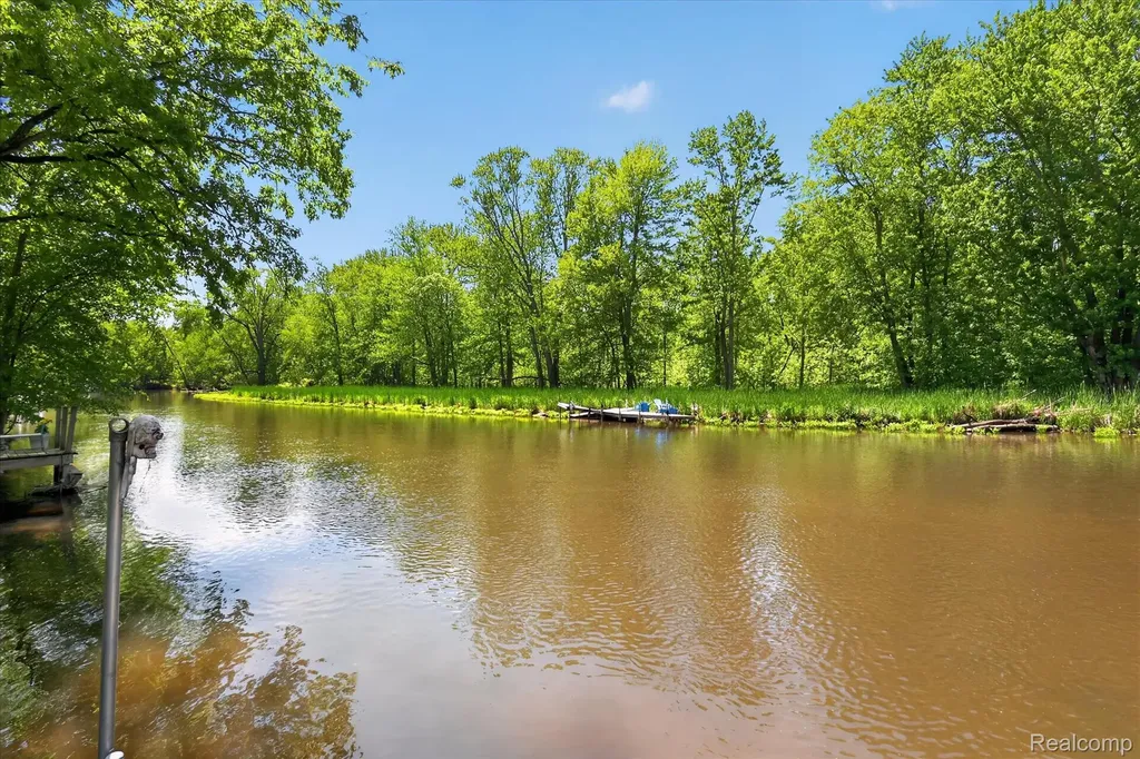 6415 Riverdale Road Hamburg Township MI 48189