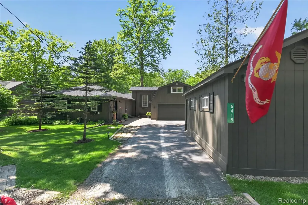 6415 Riverdale Road Hamburg Township MI 48189