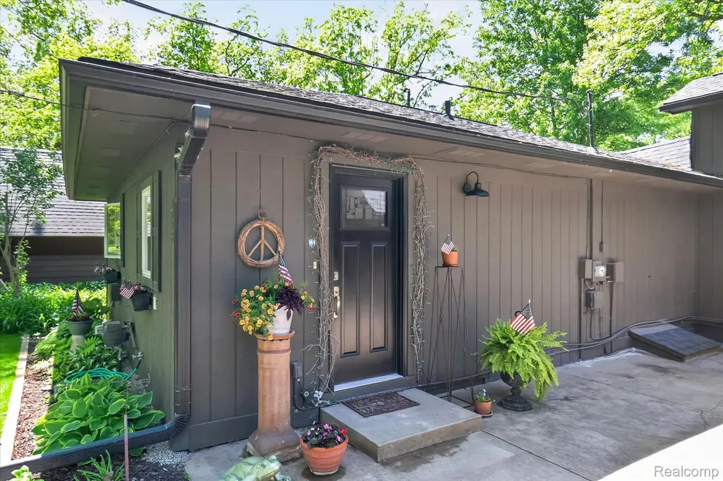 6415 Riverdale Road Hamburg Township MI 48189