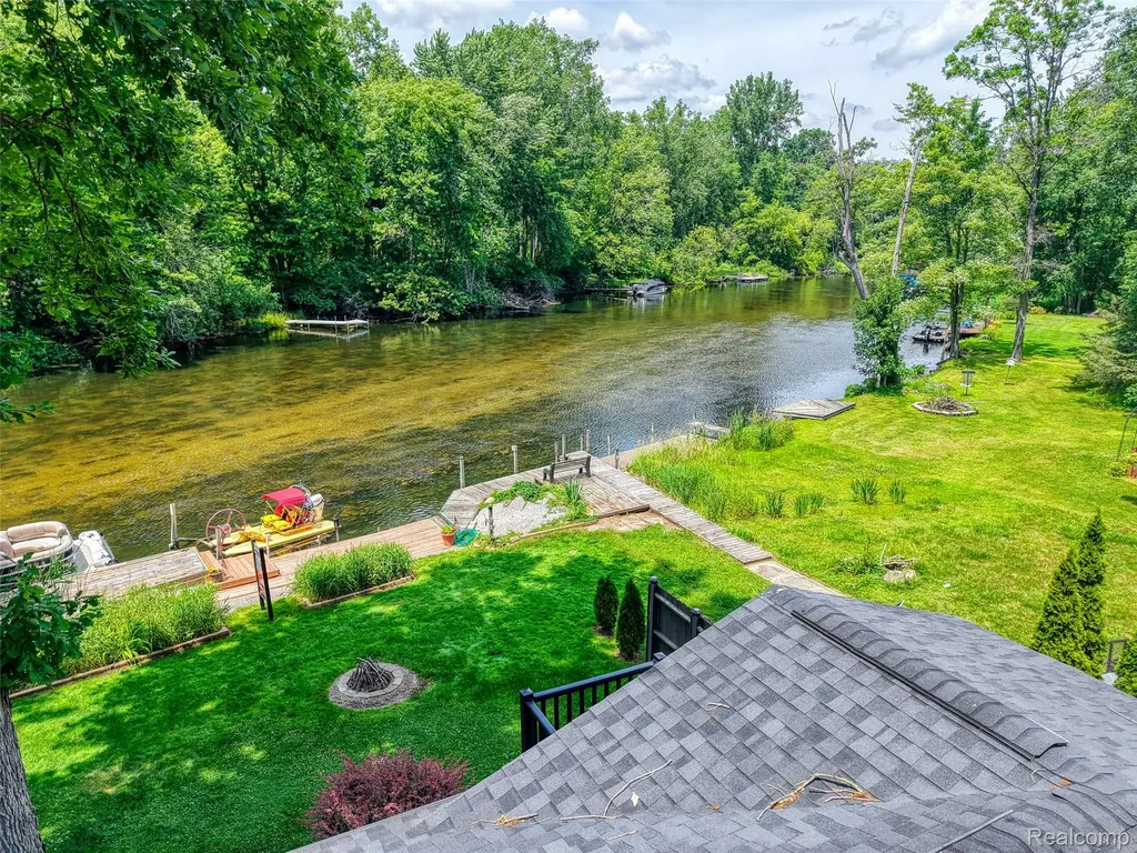6415 Riverdale Road Hamburg Township MI 48189