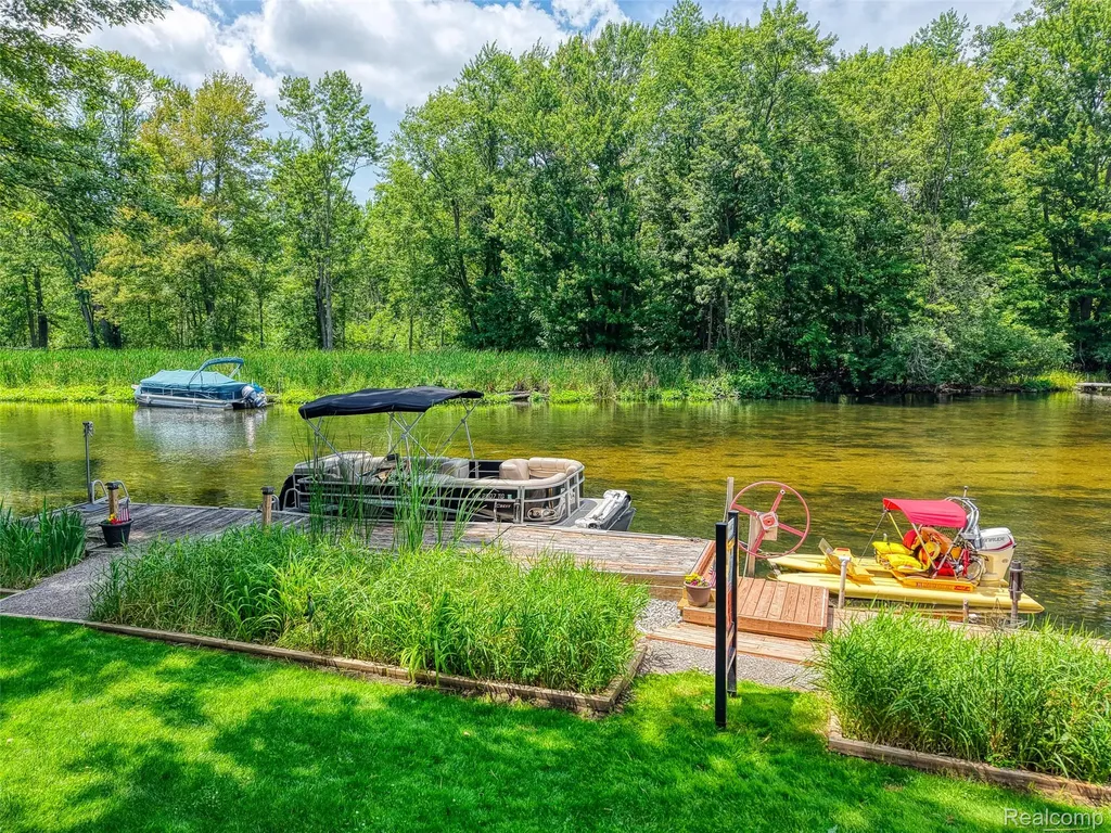 6415 Riverdale Road Hamburg Township MI 48189