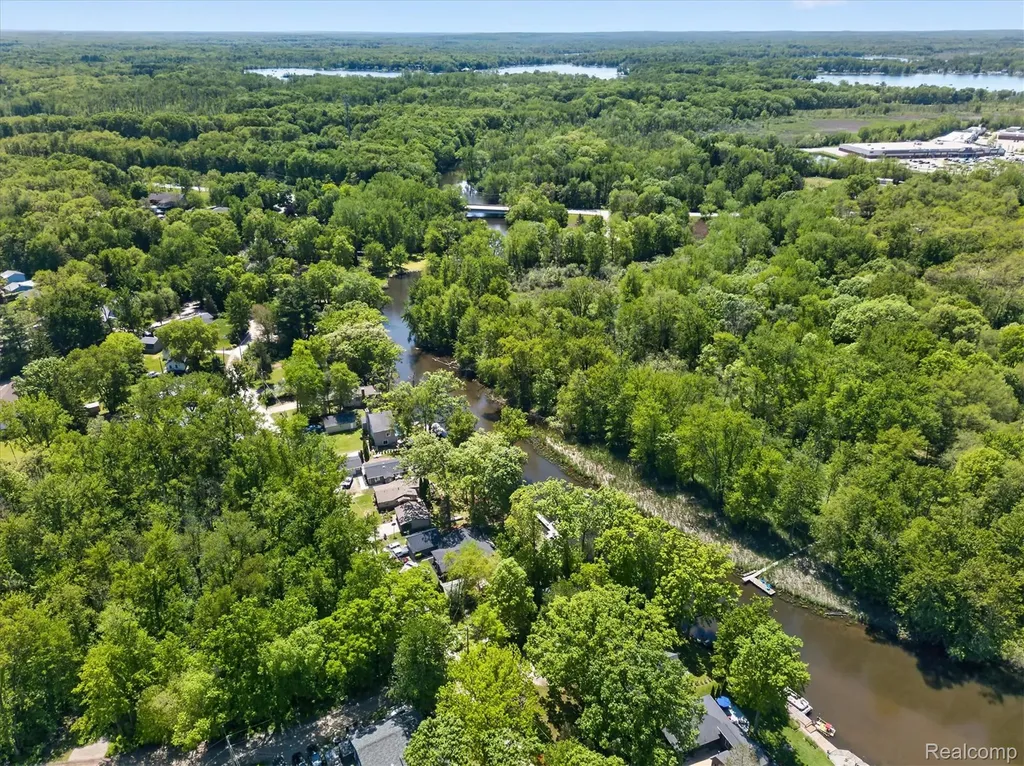 6415 Riverdale Road Hamburg Township MI 48189