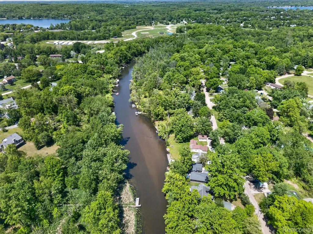 6415 Riverdale Road Hamburg Township MI 48189