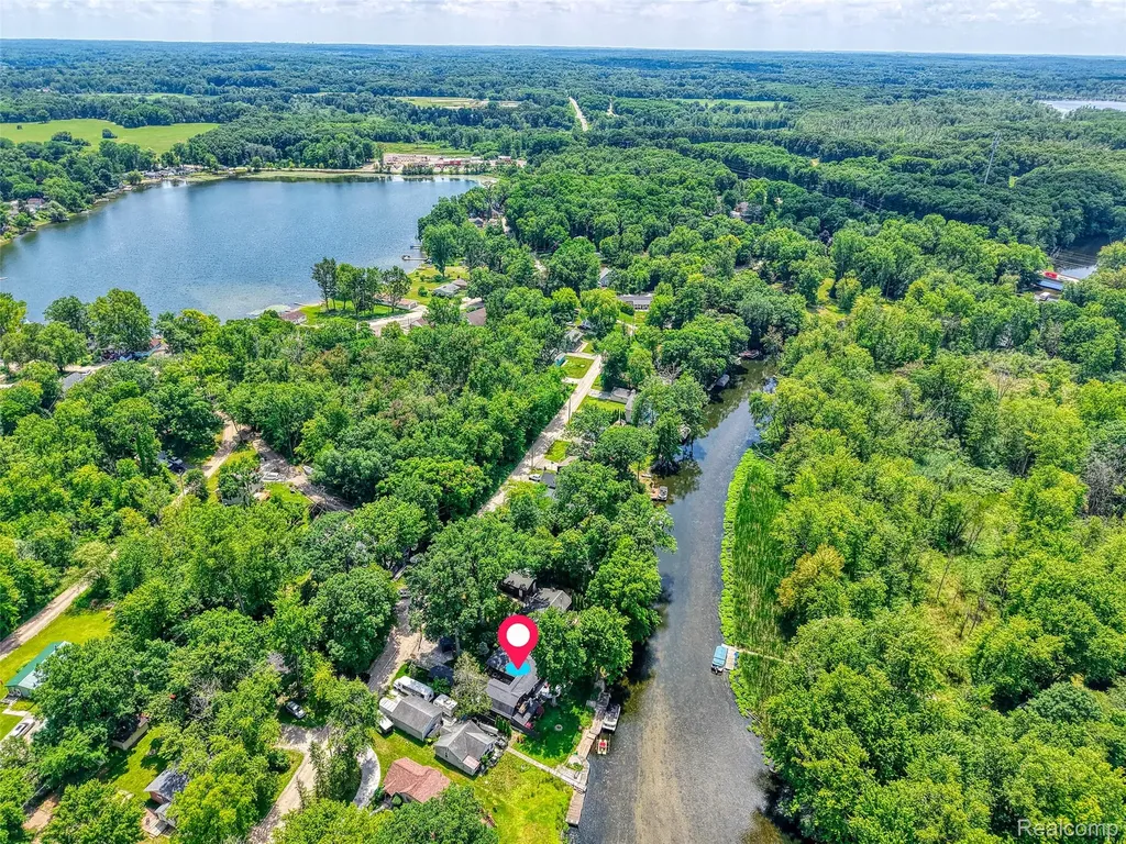 6415 Riverdale Road Hamburg Township MI 48189