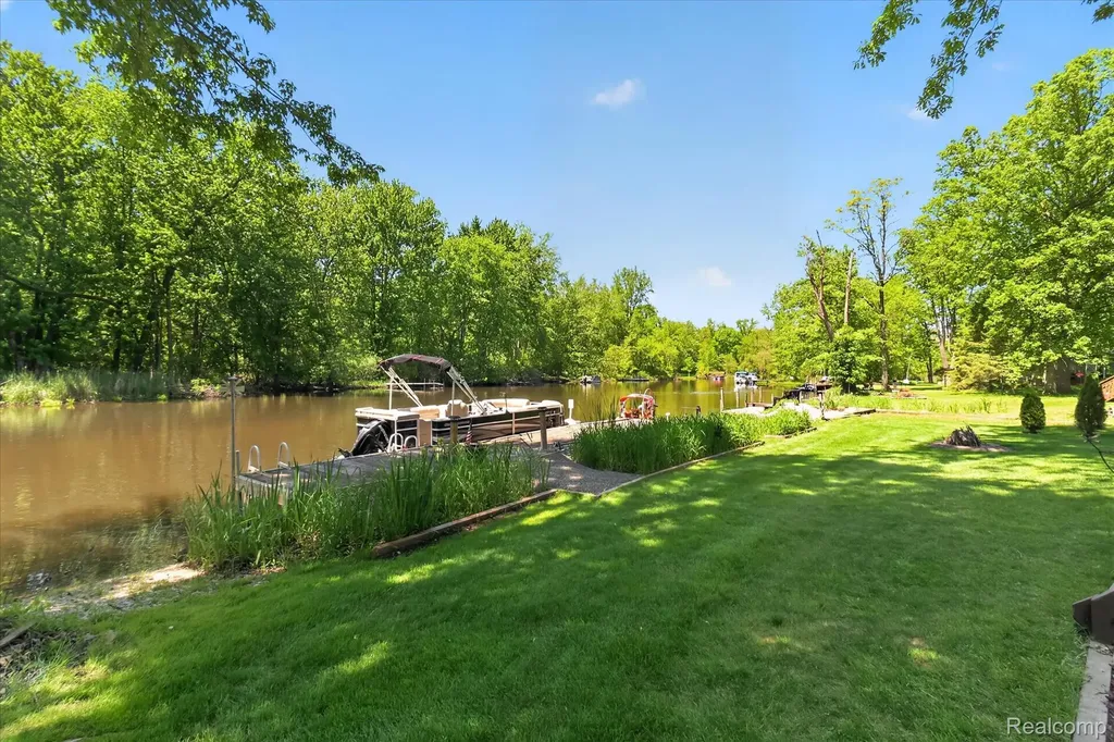 6415 Riverdale Road Hamburg Township MI 48189