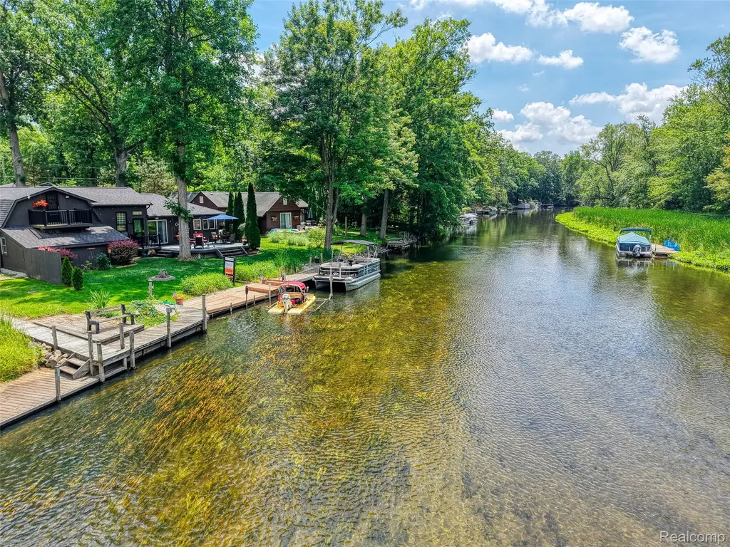 6415 Riverdale Road Hamburg Township MI 48189