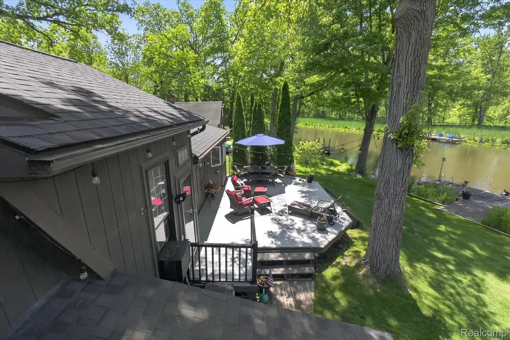 6415 Riverdale Road Hamburg Township MI 48189