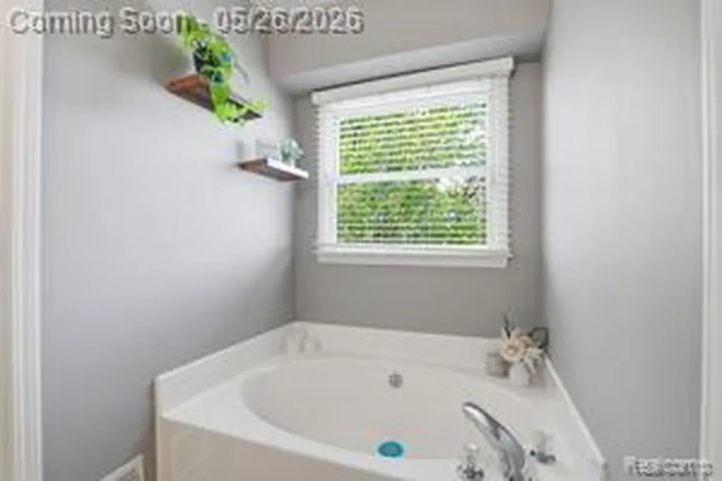 2389 Golfview Circle Fenton Charter Township MI 48430