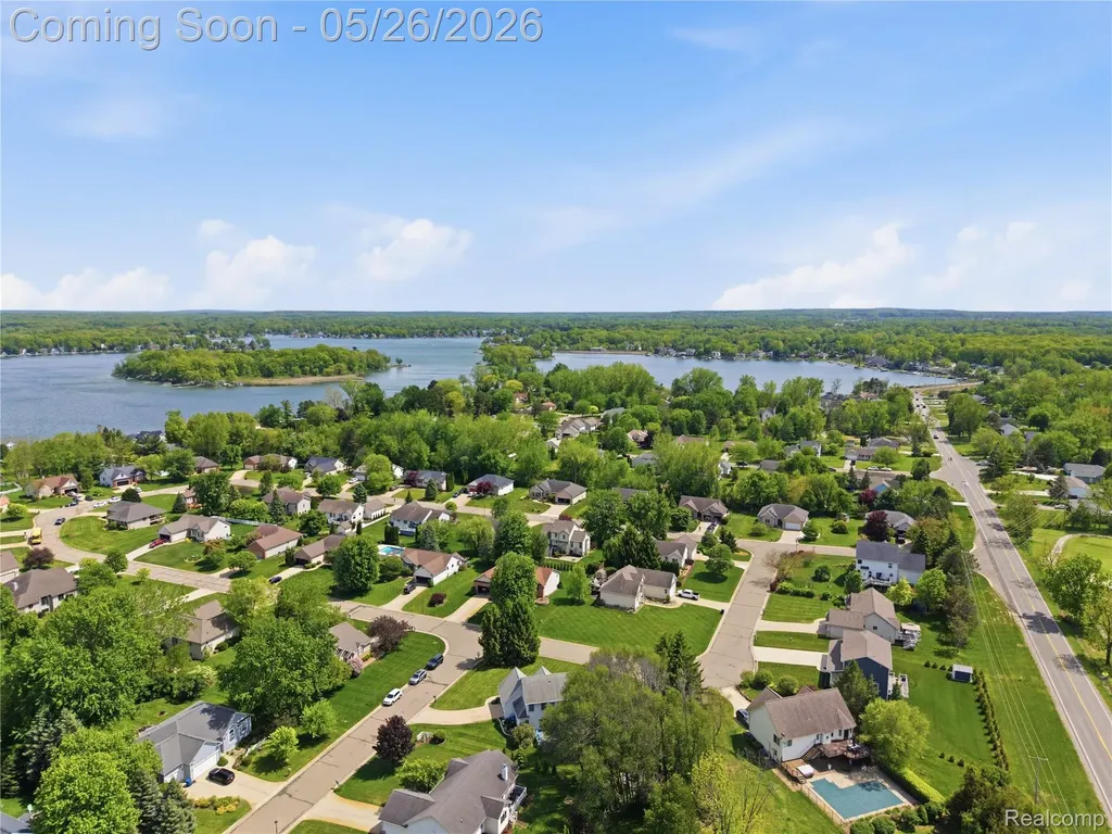 2389 Golfview Circle Fenton Charter Township MI 48430