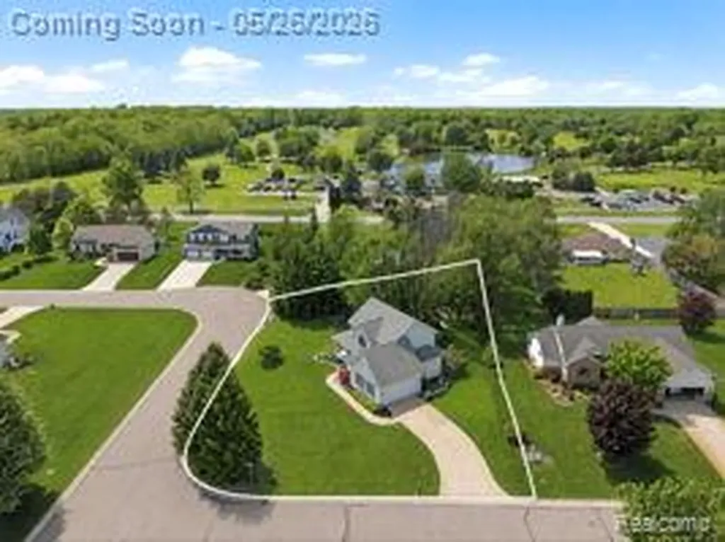 2389 Golfview Circle Fenton Charter Township MI 48430