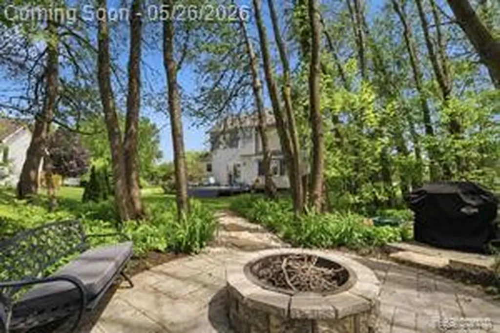 2389 Golfview Circle Fenton Charter Township MI 48430