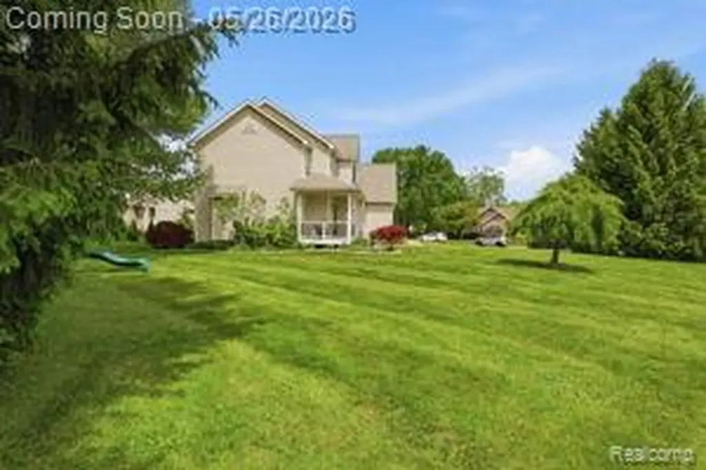2389 Golfview Circle Fenton Charter Township MI 48430