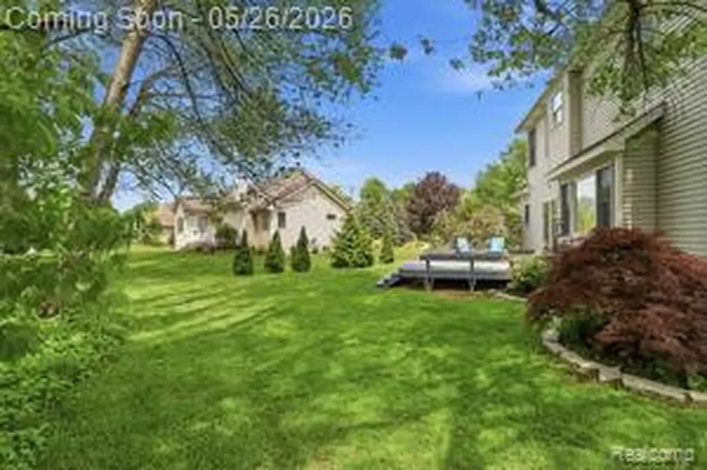 2389 Golfview Circle Fenton Charter Township MI 48430