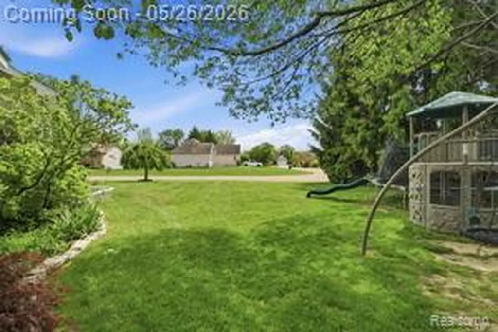 2389 Golfview Circle Fenton Charter Township MI 48430