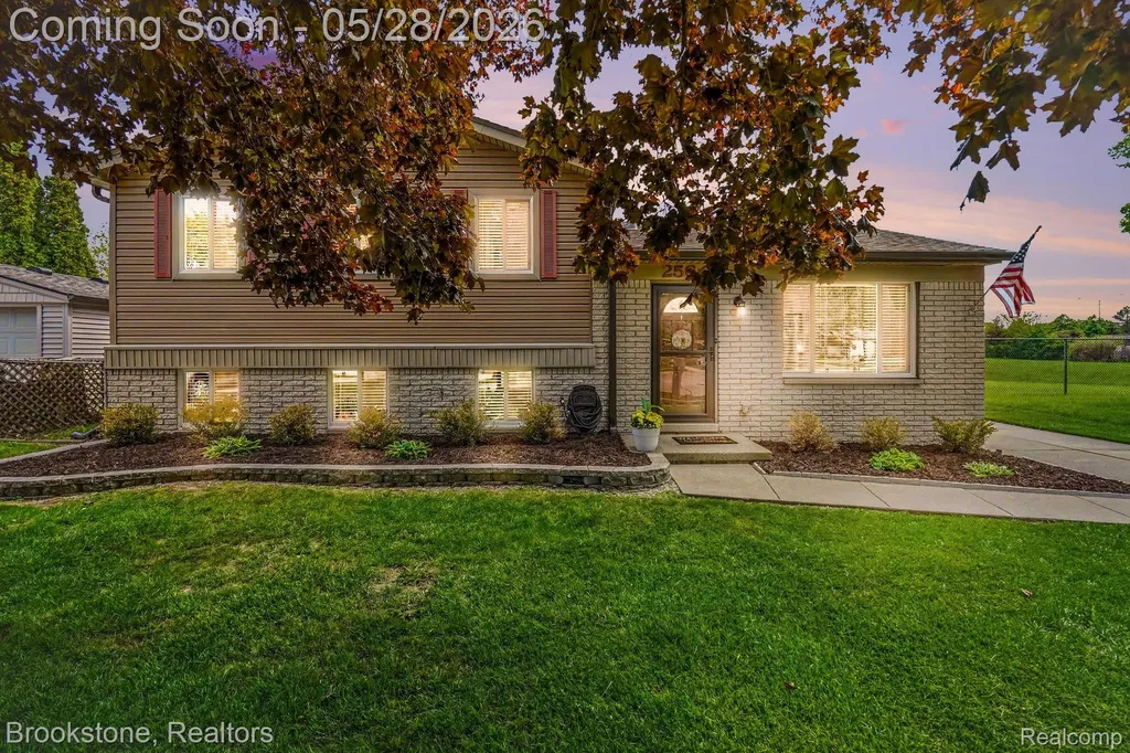 2564 Rainbow Drive Troy City MI 48083