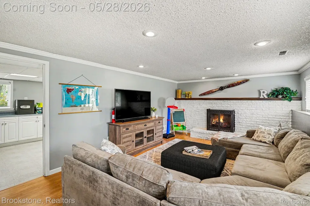 2564 Rainbow Drive Troy City MI 48083
