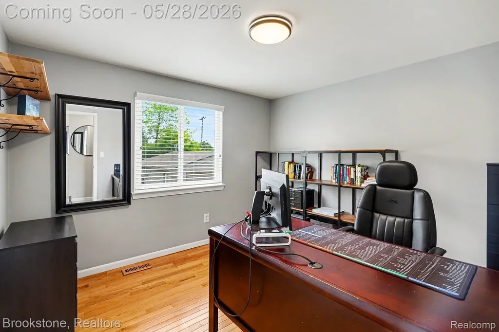 2564 Rainbow Drive Troy City MI 48083