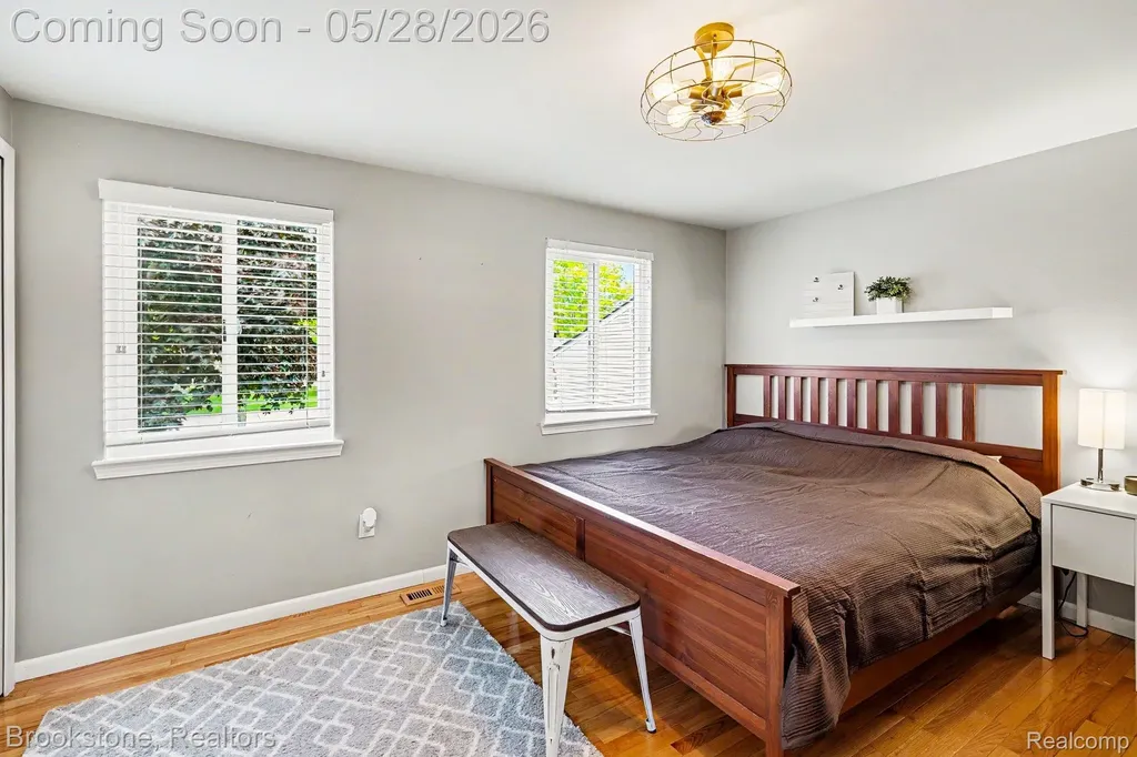 2564 Rainbow Drive Troy City MI 48083