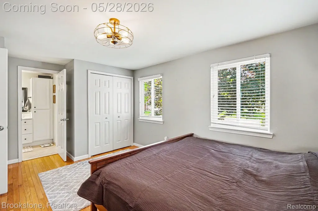2564 Rainbow Drive Troy City MI 48083