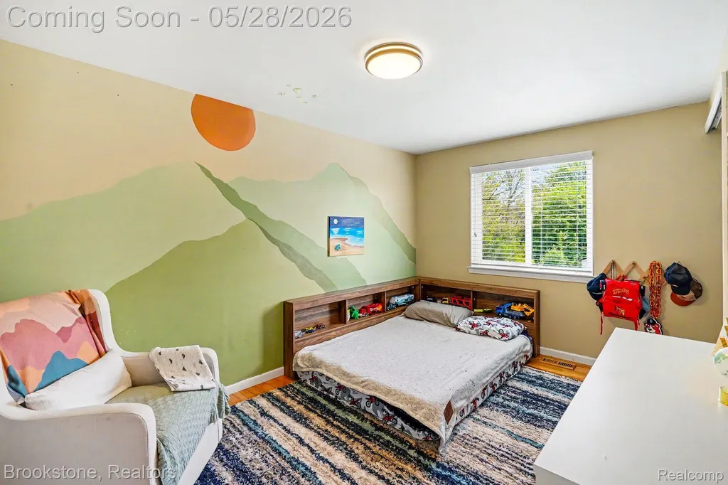 2564 Rainbow Drive Troy City MI 48083