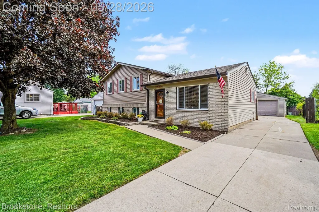 2564 Rainbow Drive Troy City MI 48083