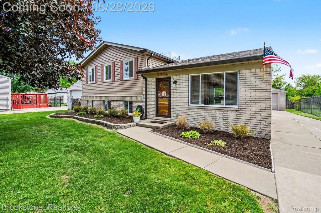 2564 Rainbow Drive Troy City MI 48083