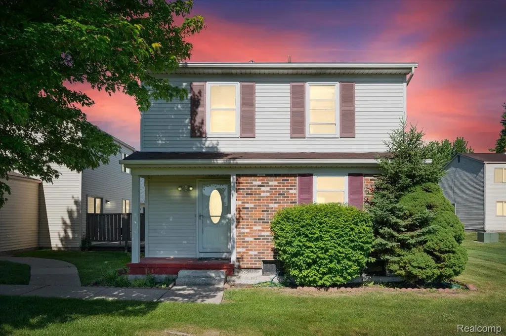 2824 Roundtree Drive Troy City MI 48083