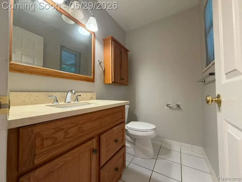 2824 S Roundtree Drive Troy City MI 48083