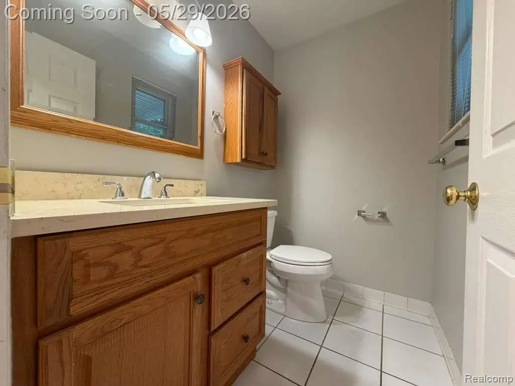 2824 S Roundtree Drive Troy City MI 48083