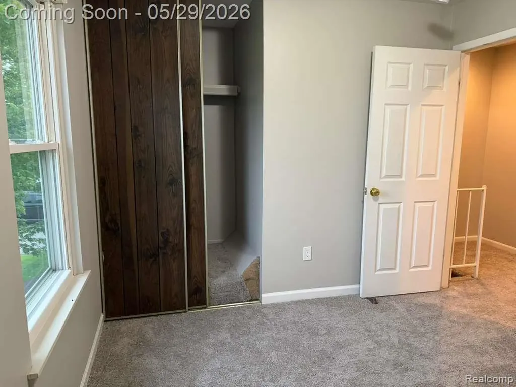 2824 Roundtree Drive Troy City MI 48083