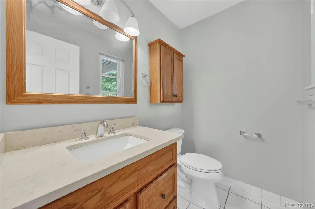 2824 Roundtree Drive Troy City MI 48083