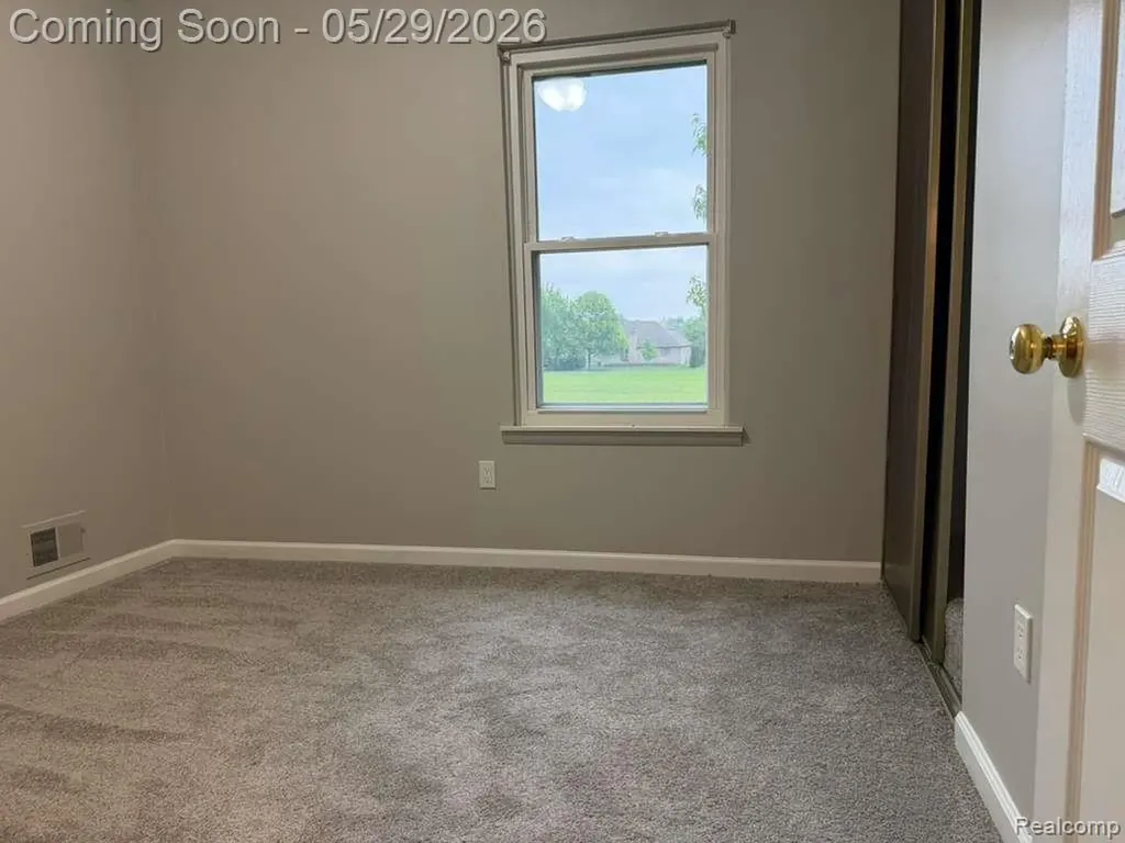 2824 Roundtree Drive Troy City MI 48083
