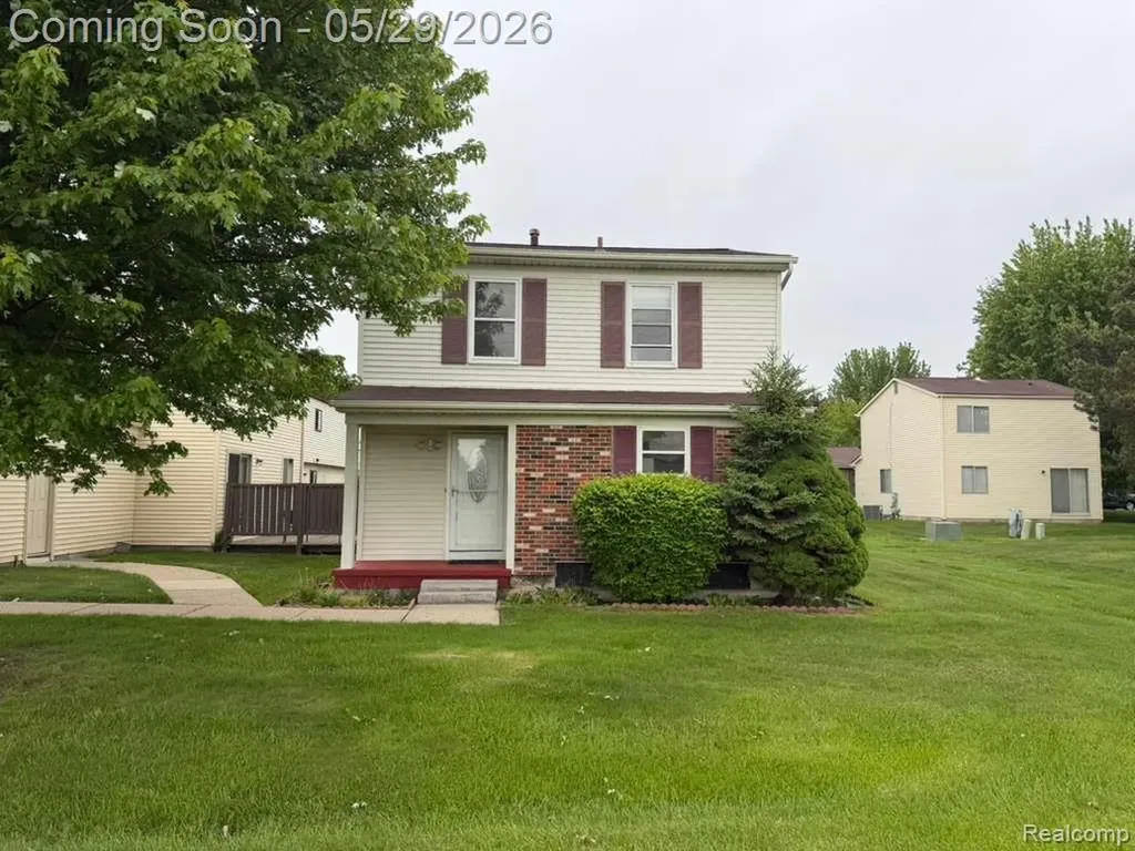2824 S Roundtree Drive Troy City MI 48083