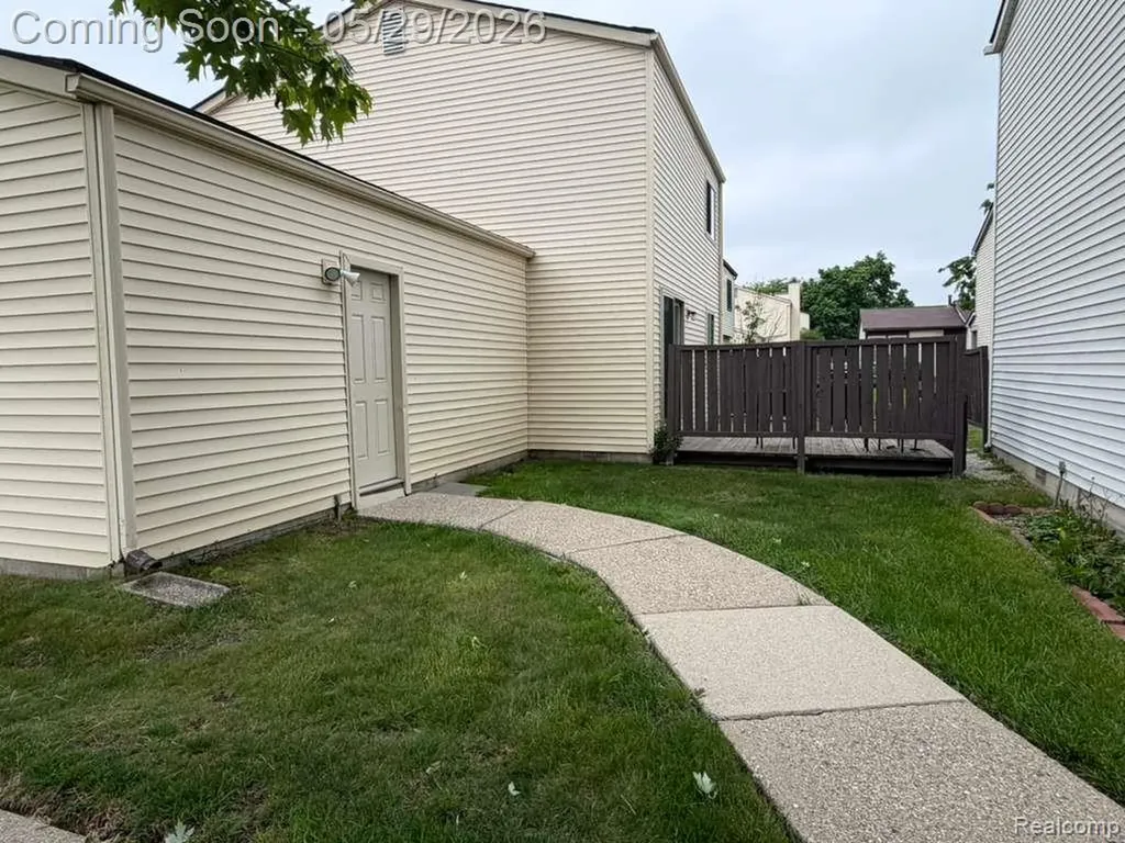 2824 S Roundtree Drive Troy City MI 48083