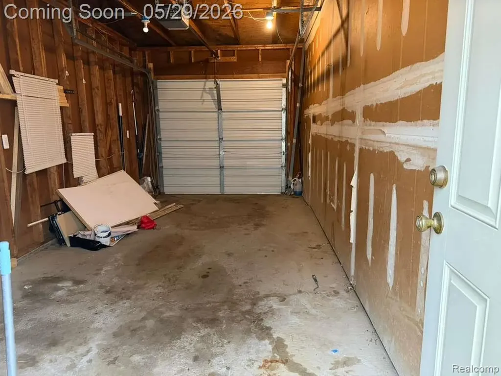2824 Roundtree Drive Troy City MI 48083