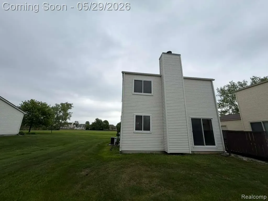 2824 Roundtree Drive Troy City MI 48083